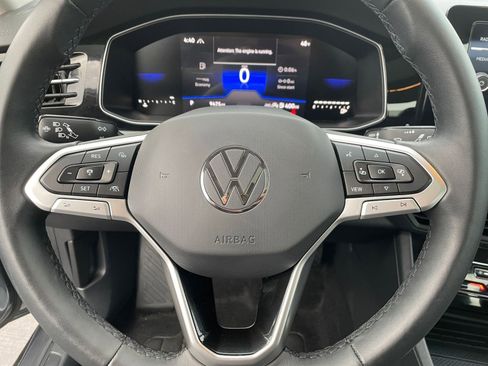 Used 2025 Volkswagen Jetta SE image 27