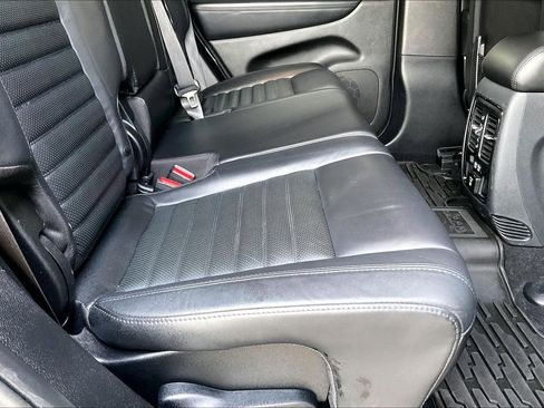 Used 2020 Jeep Grand Cherokee Limited X image 19