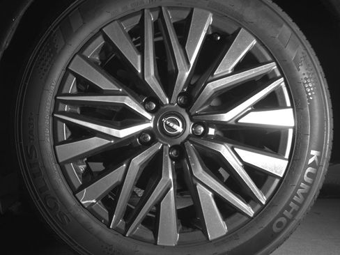 Used 2025 Nissan Altima 2.5 SV FWD image 14