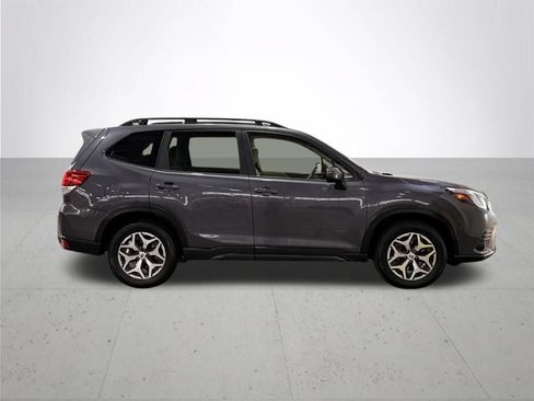 Used 2023 Subaru Forester Premium AWD/4WD image 9