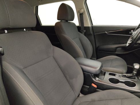 Used 2019 Kia Sorento S FWD image 21