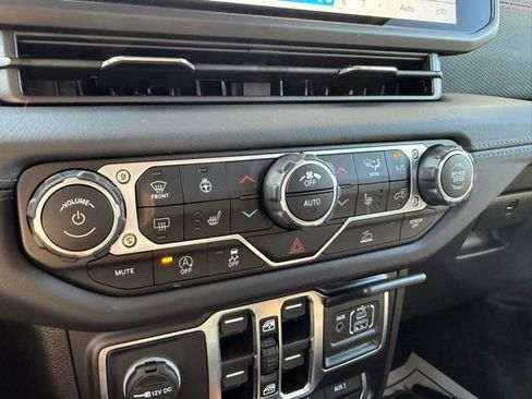 New 2025 Jeep Wrangler Unlimited Rubicon w/ Steel Bumper Group image 21