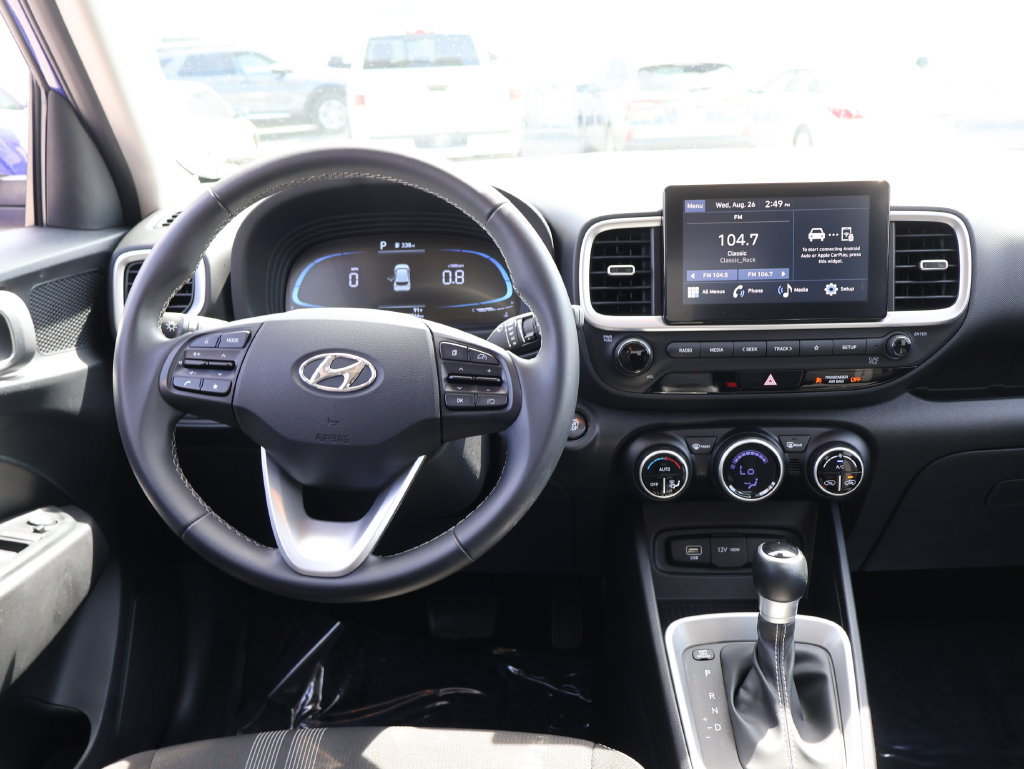 Used 2025 Hyundai Venue SEL FWD image 17
