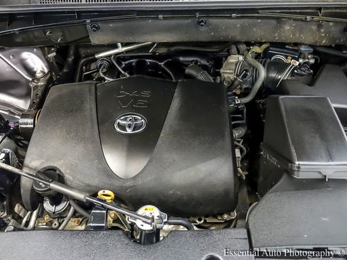Used 2019 Toyota Highlander LE AWD/4WD image 25