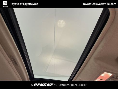 Used 2012 Toyota Highlander Limited w/ Tow Pkg image 14