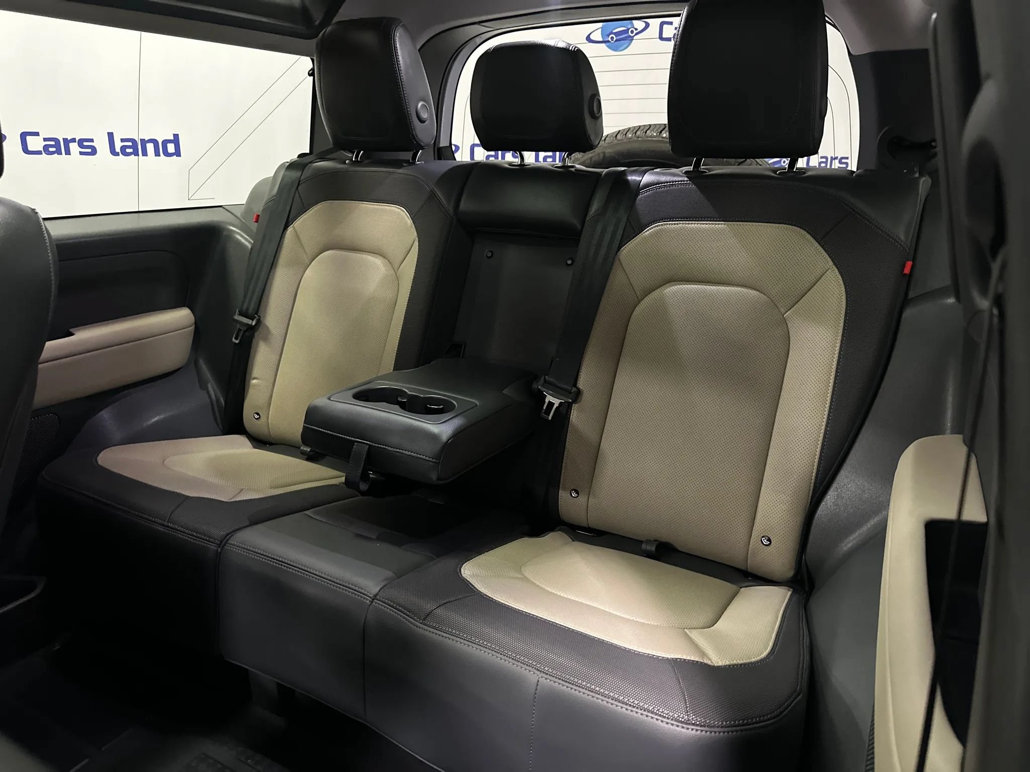 Used 2024 Land Rover Defender 90 X-Dynamic SE AWD/4WD image 14