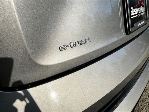 Used 2021 Audi e-tron Premium Plus w/ Premium Plus Package image 34