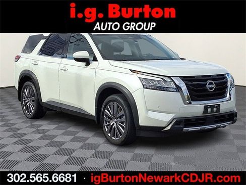 Used 2024 Nissan Pathfinder SL w/ SL Premium Package image 1