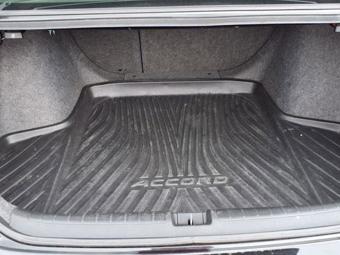 Used 2018 Honda Accord Touring image 10