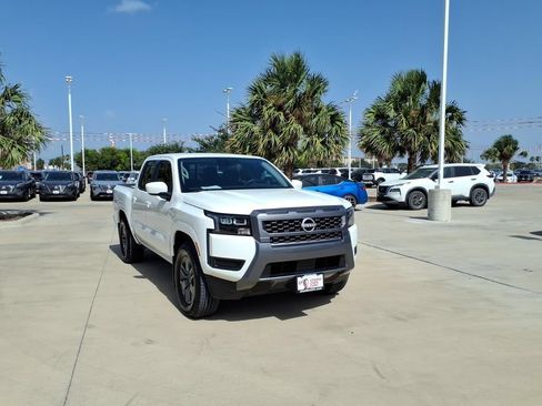 Used 2026 Nissan Frontier SV RWD image 7