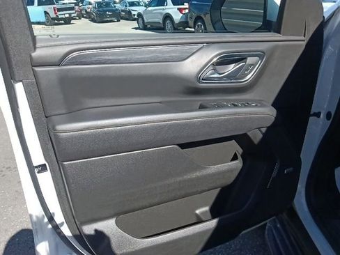 Used 2024 GMC Yukon XL SLT image 11