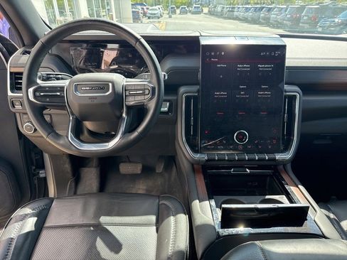 Used 2025 GMC Yukon XL Denali AWD/4WD image 7