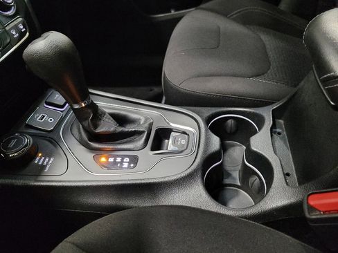 Used 2019 Jeep Cherokee Latitude w/ Popular Appearance Group AWD/4WD image 26