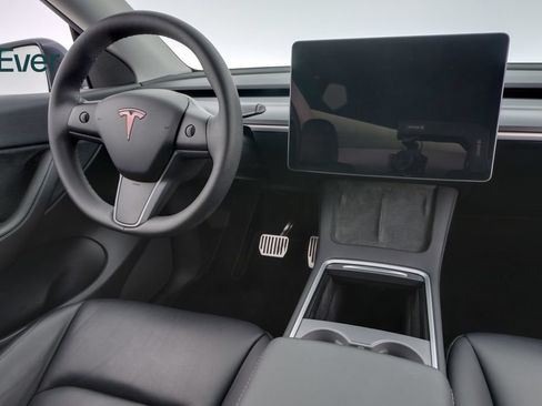 Used 2022 Tesla Model Y Long Range AWD/4WD image 25