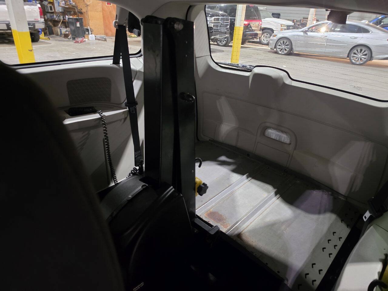 Used 2017 Dodge Grand Caravan SE w/ Power Window Group FWD image 27