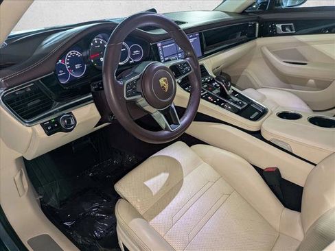 Used 2020 Porsche Panamera image 10