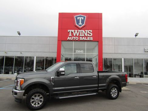 Used 2017 Ford F250 XLT w/ XLT Premium Package image 1