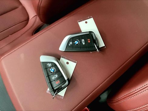 Used 2025 BMW 330i Sedan w/ Convenience Package image 14