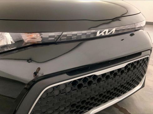 Used 2025 Kia Soul LX w/ LX Technology Package FWD image 29