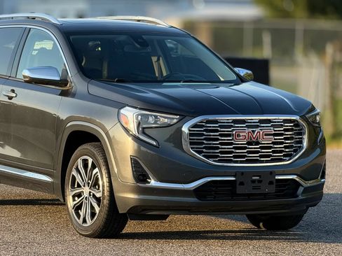 Used 2019 GMC Terrain Denali w/ Advanced Safety Package AWD/4WD image 15