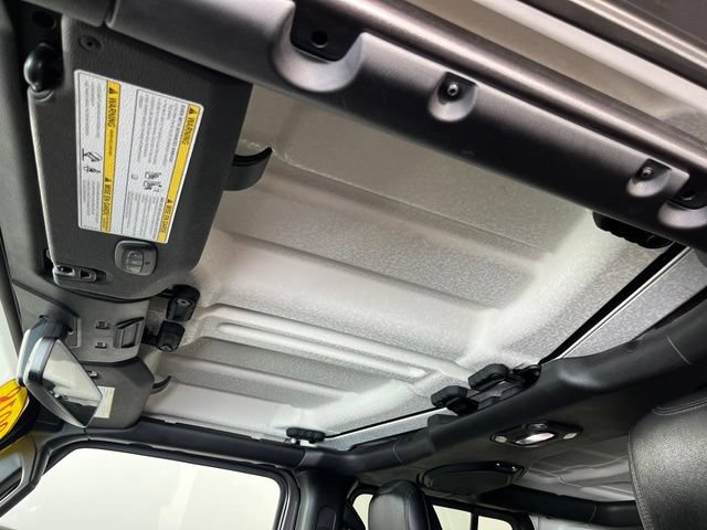 Used 2018 Jeep Wrangler Unlimited Rubicon w/ Dual Top Group AWD/4WD image 18
