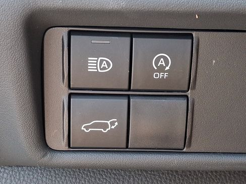 Used 2024 Toyota Highlander LE AWD/4WD image 27