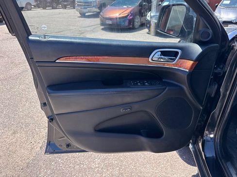 Used 2011 Jeep Grand Cherokee Overland AWD/4WD image 7