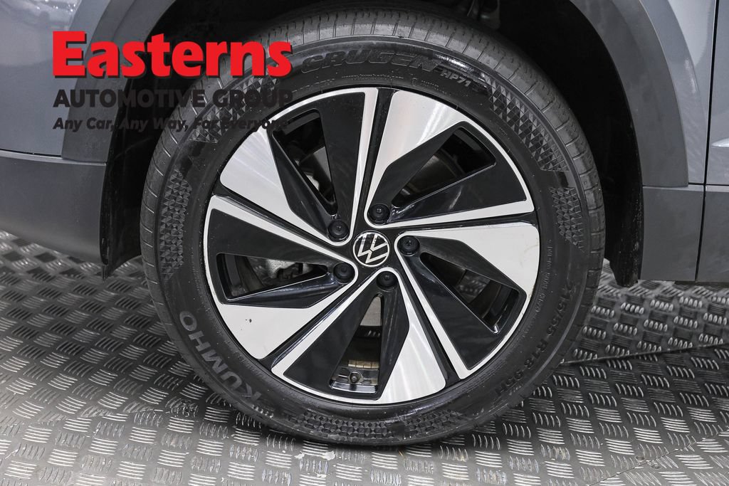 Used 2025 Volkswagen Taos SE AWD/4WD image 33
