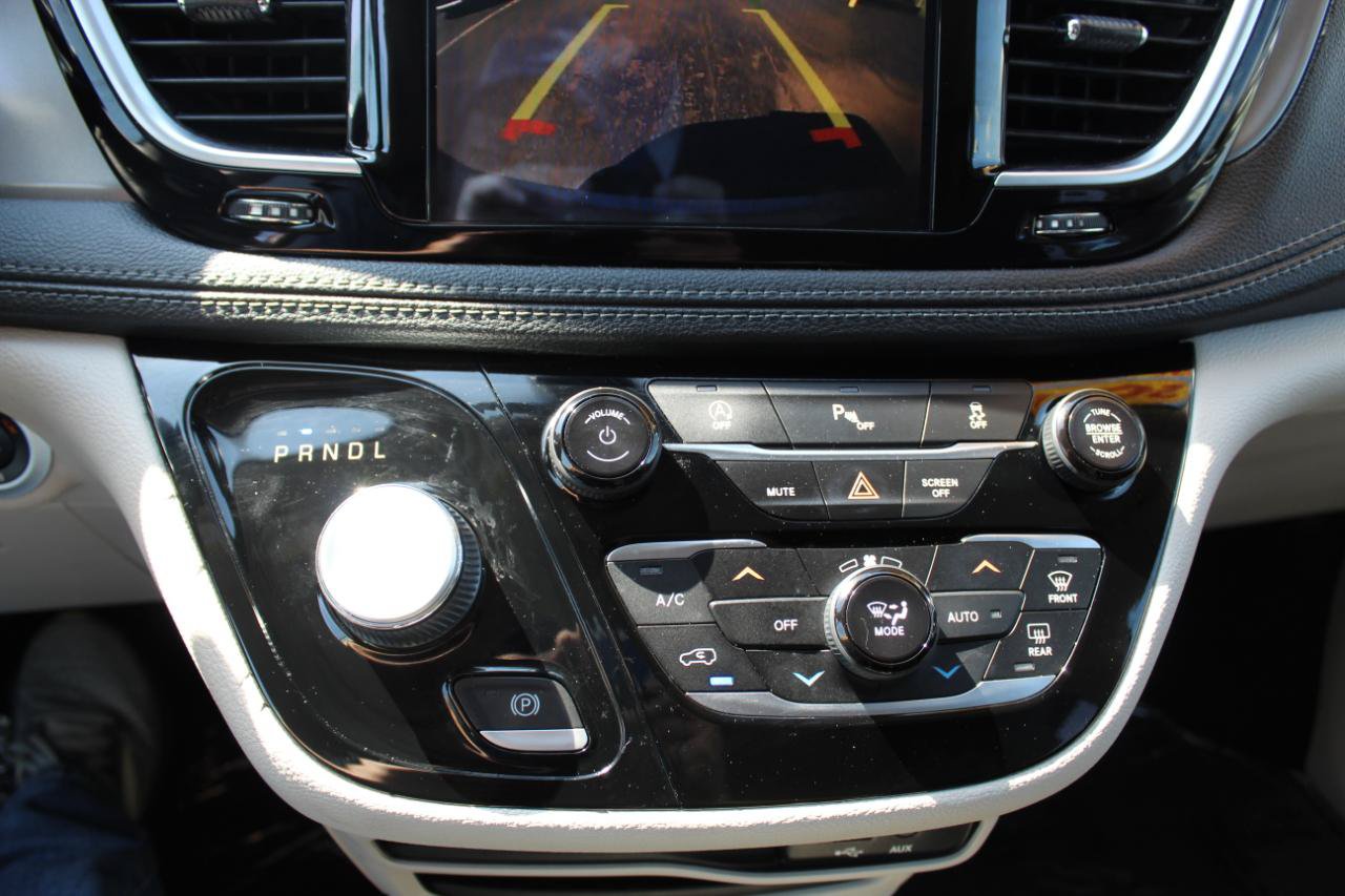 Used 2019 Chrysler Pacifica Limited FWD image 19