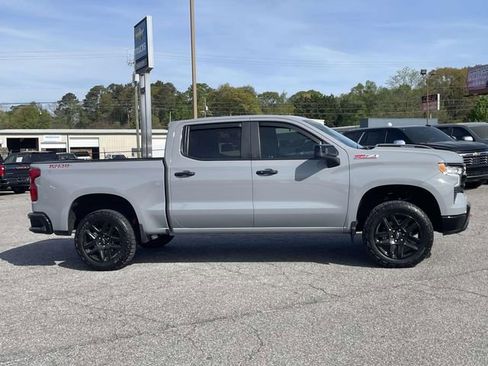 Used 2024 Chevrolet Silverado 1500 LT Trail Boss w/ Convenience Package II image 2