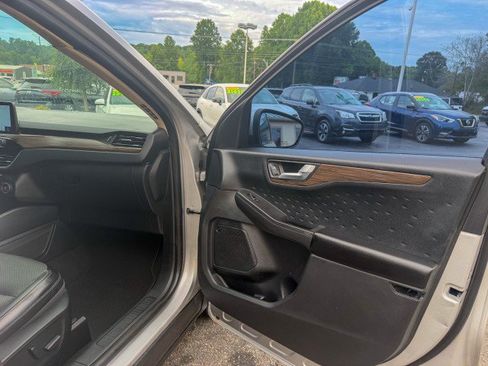 Used 2020 Ford Escape Titanium AWD/4WD image 21