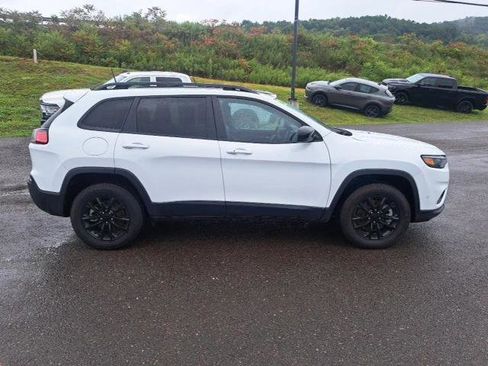 Certified 2023 Jeep Cherokee Altitude Lux image 4