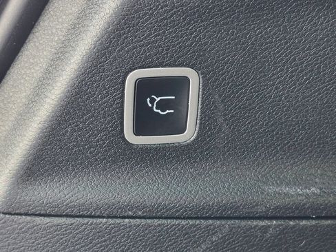Used 2025 Chrysler Pacifica Select FWD image 31