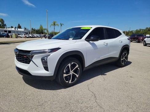 Certified 2024 Chevrolet Trax RS w/ Driver Confidence Package image 2