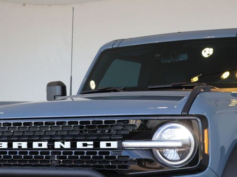 Used 2024 Ford Bronco Wildtrak image 11