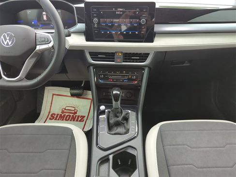 Used 2025 Volkswagen Taos SE image 26