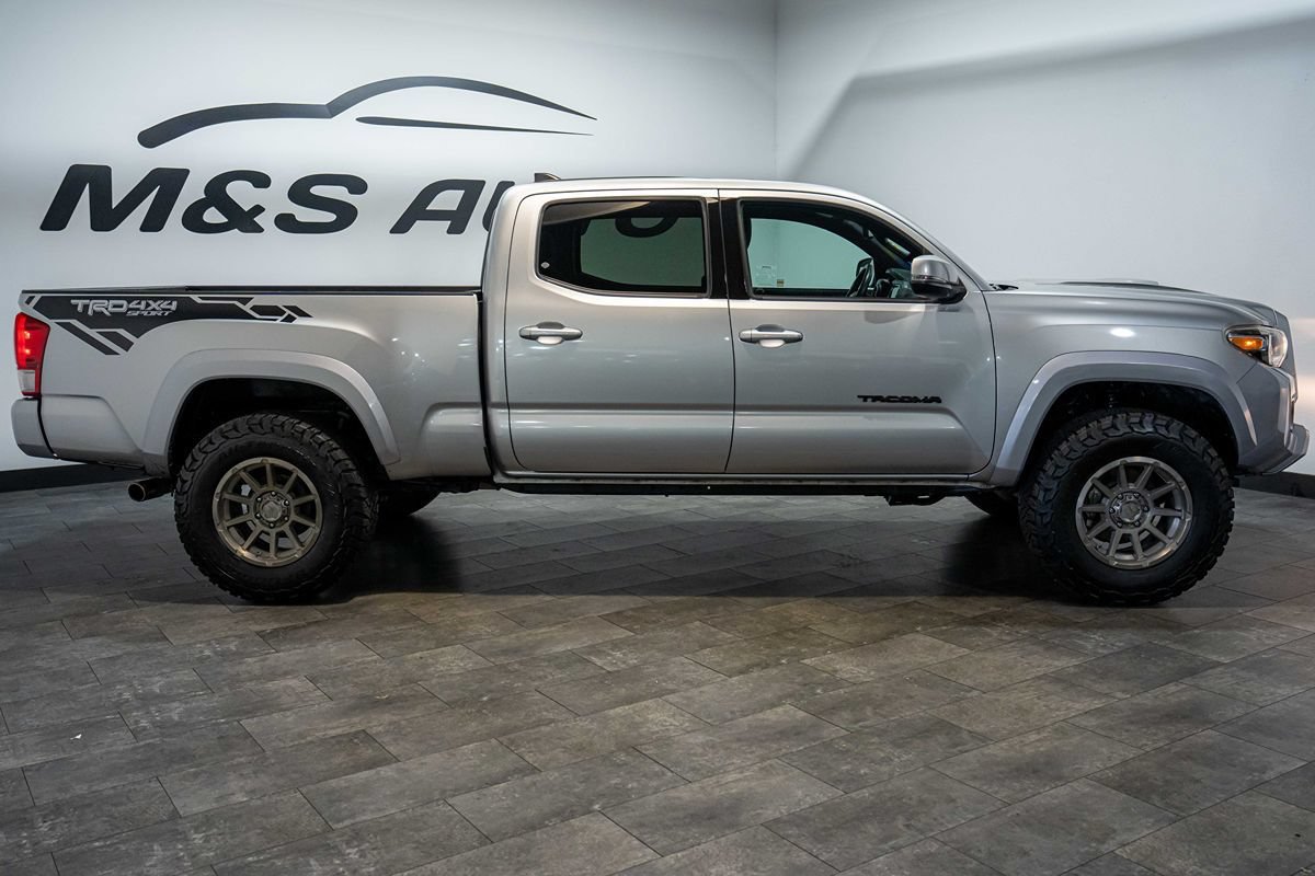 Used 2017 Toyota Tacoma TRD Sport w/ Tow Package AWD/4WD image 8