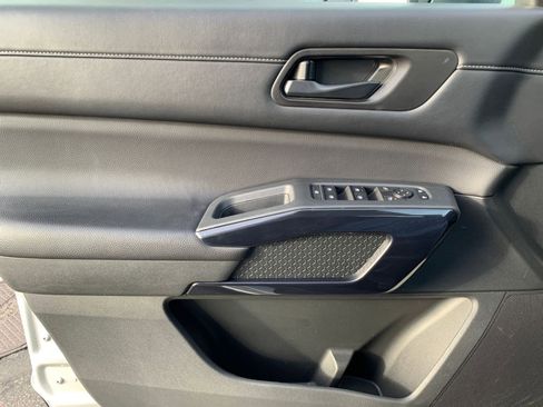 Used 2025 Nissan Pathfinder SV image 21