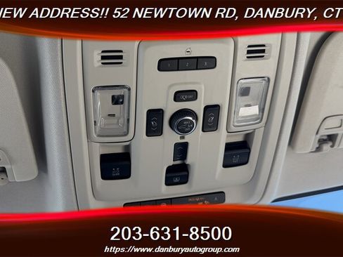 Used 2023 GMC Yukon XL Denali AWD/4WD image 19