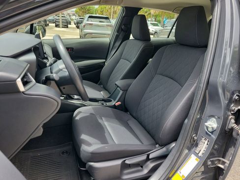 Used 2025 Toyota Corolla LE w/ Convenience Package image 16