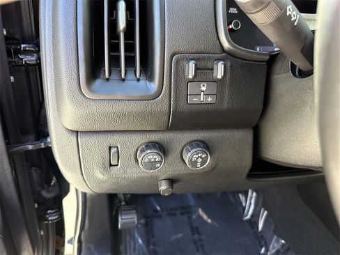 Used 2019 Chevrolet Colorado ZR2 w/ ZR2 Midnight Special Edition image 16