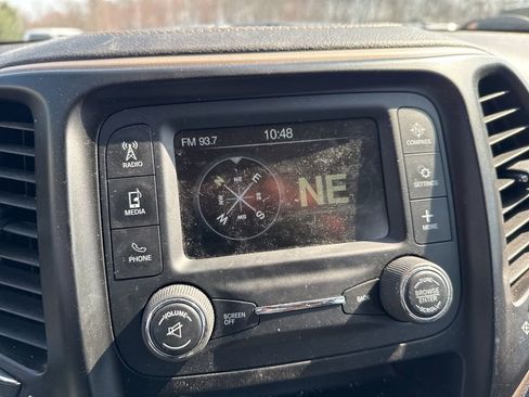 Used 2017 Jeep Cherokee Sport image 18