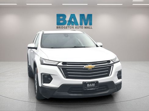 Certified 2023 Chevrolet Traverse LT FWD image 2
