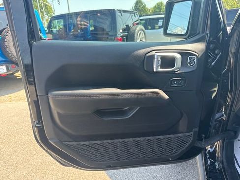 Used 2021 Jeep Gladiator Mojave AWD/4WD image 12