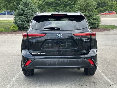 Used 2023 Toyota Highlander XLE AWD/4WD image 4