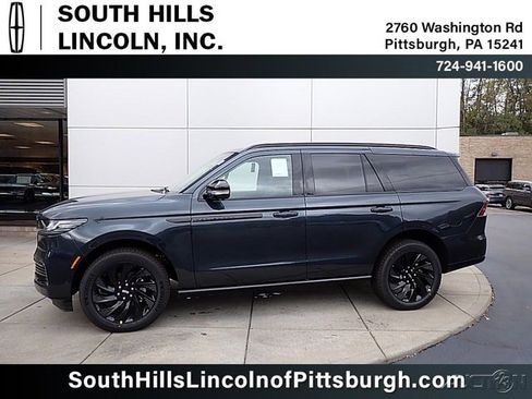 New 2025 Lincoln Navigator Reserve w/ Jet Appearance Package image 1