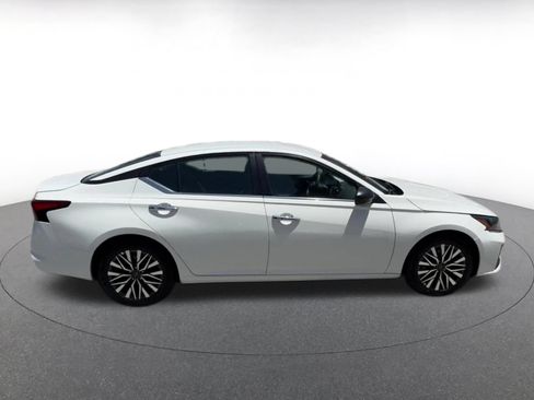 Used 2025 Nissan Altima 2.5 SV FWD image 13
