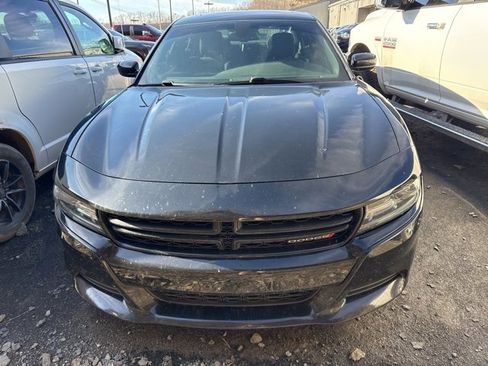 Used 2015 Dodge Charger SXT image 2