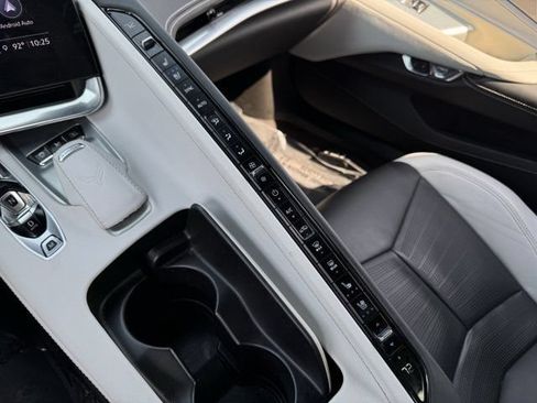 Used 2022 Chevrolet Corvette Stingray Preferred Conv w/ Z51 Performance Package RWD image 18