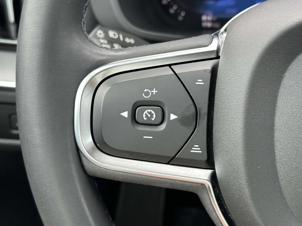 Certified 2024 Volvo XC60 B5 Core w/ Protection Package Premier AWD/4WD image 19
